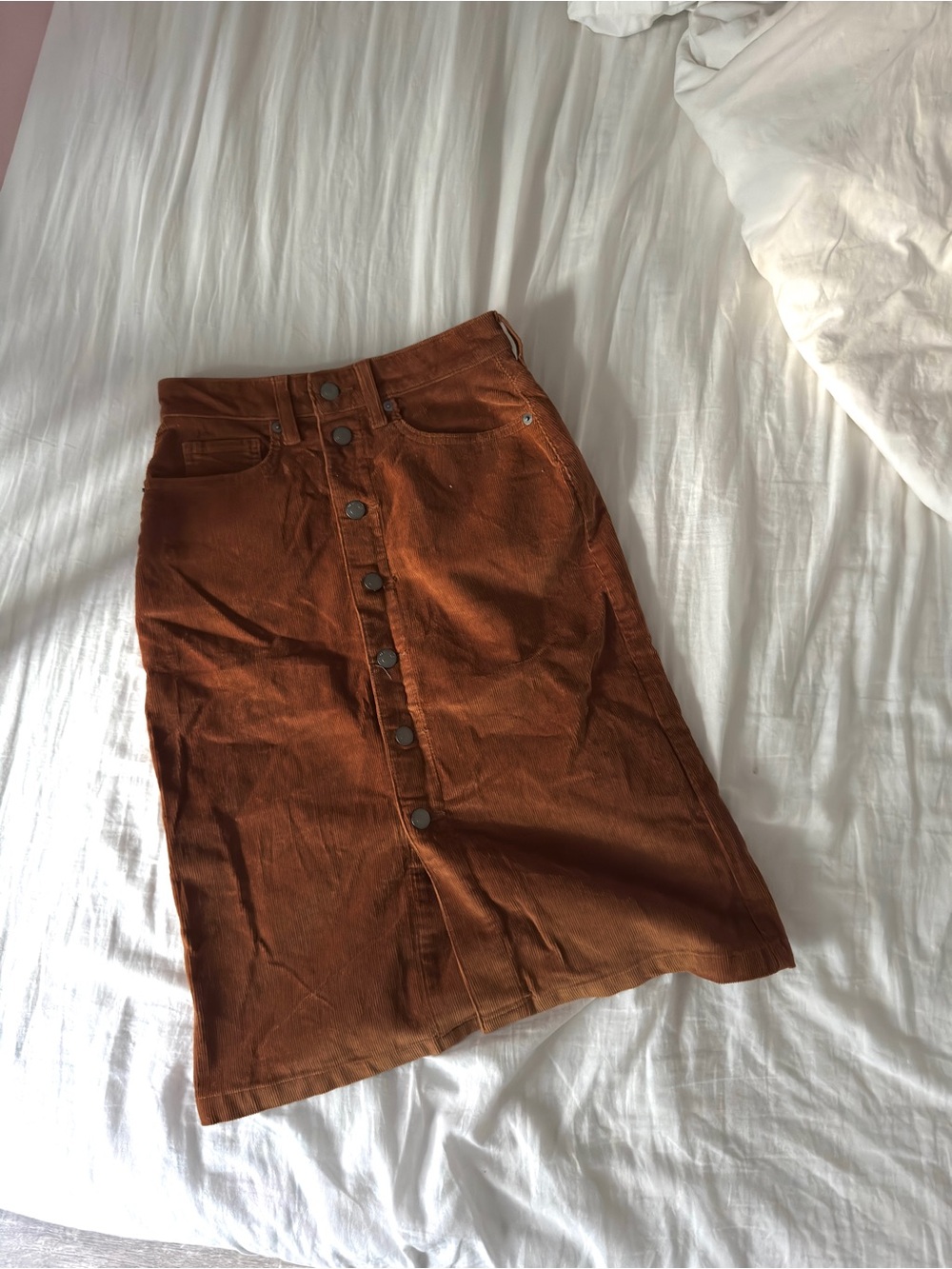 Everlane Button-Front Corduroy Midi Skirt in Rust